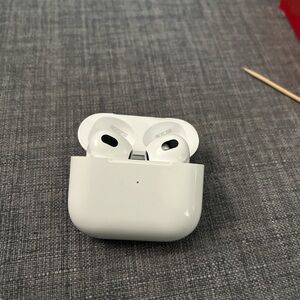 Apple White AirPods Wireless Headset charger, not included